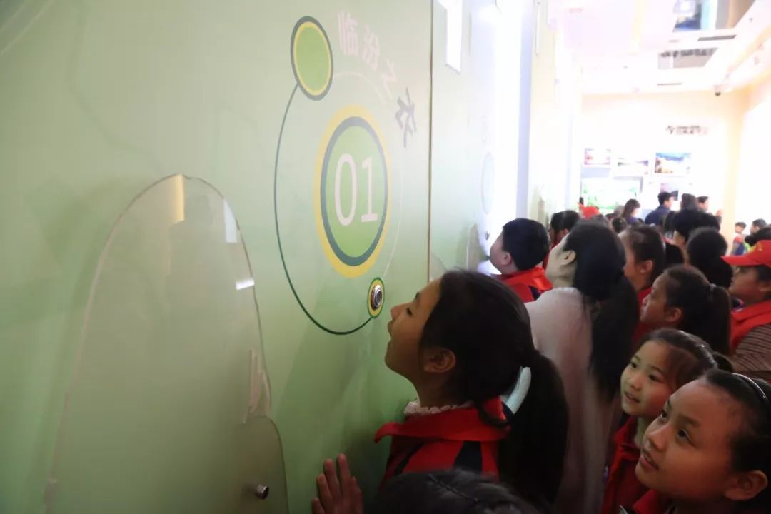 临汾小学bob电竞生创作主题手抄报呼吁保卫环境呼唤碧水蓝天新临汾(图3)