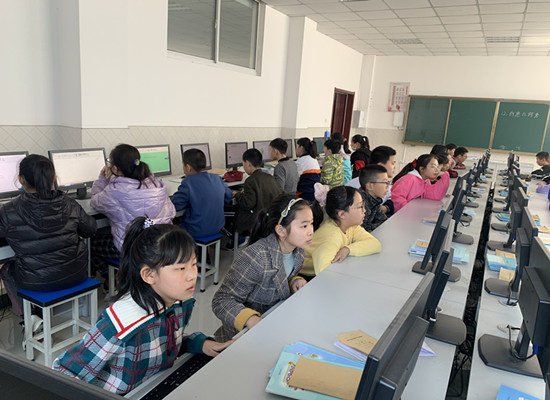 bob电竞威海明珠小学举行“节能环保绿色生活”电脑绘画比赛