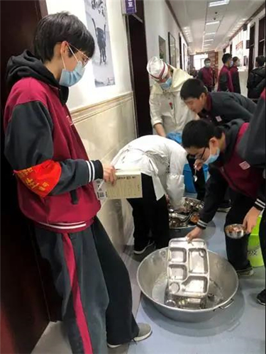 环保志愿者刘馨月：小小环保志愿者 清洁家园树新风bob电竞(图5)