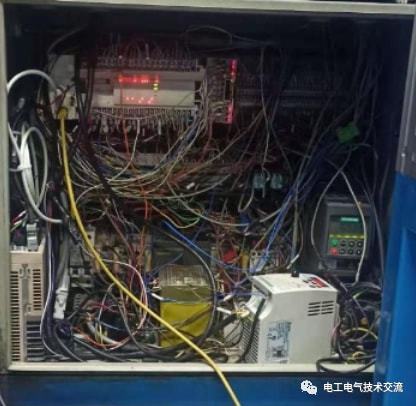 博鱼官网：这个电控箱就算是老电工来了都得摇头！